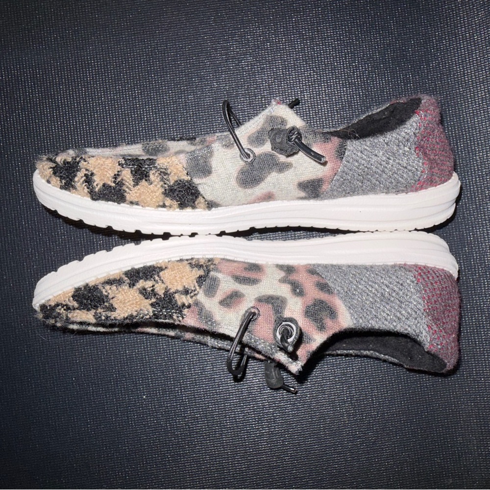 Hey Dude Women’s Wendy Patchwork Java Shoes Size 9 - image 3